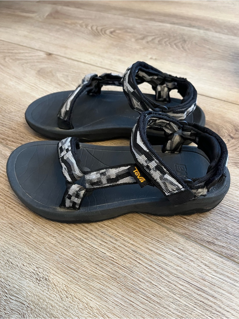 Teva Kids Black Gray Strappy Sport Sandals Size 3